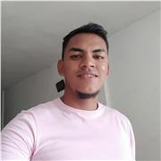 Profesor de física imparte clases para niños y jóvenes de todas las edades